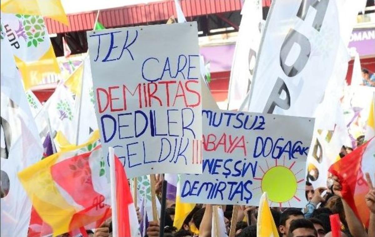 Demirtaş: &ldquo;bug&uuml;nk&uuml; Saldırılar B&uuml;y&uuml;k Bir Katliam Girişimiydi&rdquo;