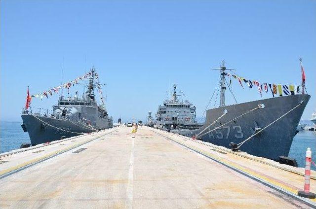 Askeri Gemiler Kuşadası&rsquo;nda 3