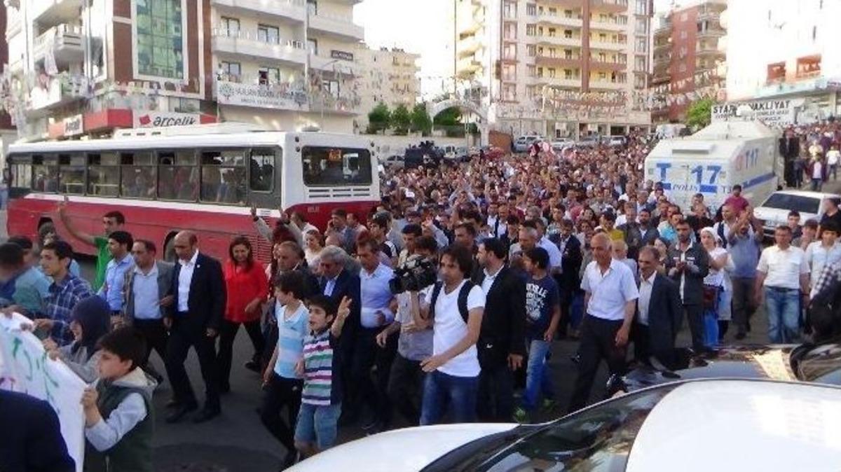 Hdp&rsquo;ye Yapılan Saldırı Diyarbakır&rsquo;da Protesto Edildi