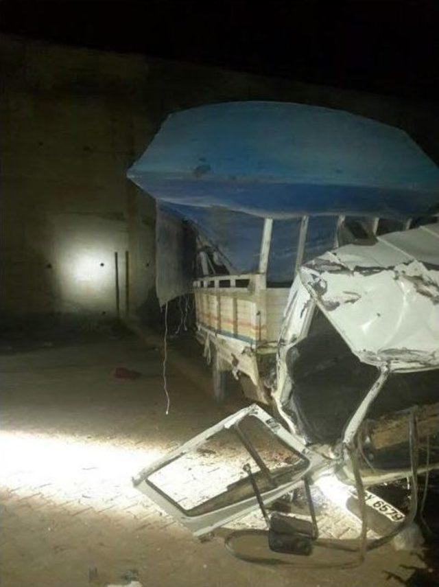 &Ccedil;ankırı&rsquo;da Parti Bayrağı Asan Gen&ccedil;ler Kaza Yaptı: 4 Yaralı 3