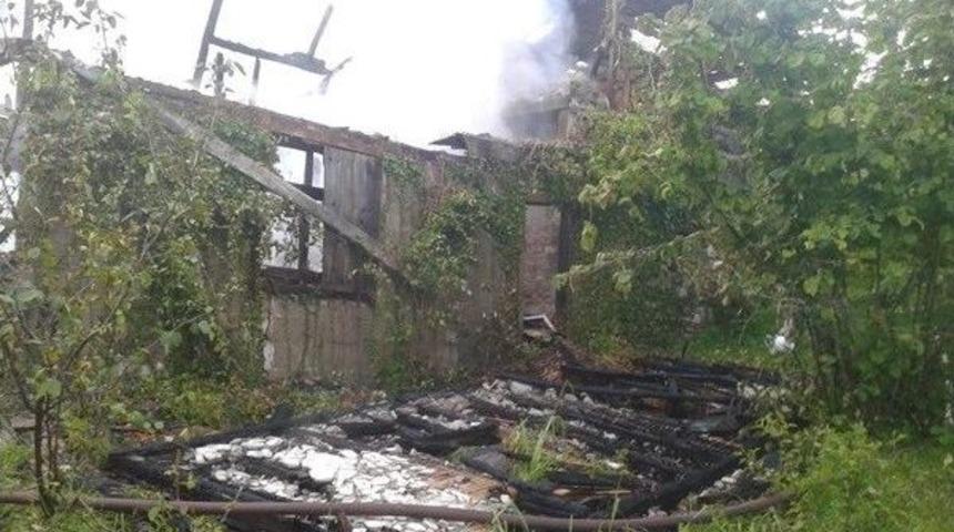 Okul Yakınındaki Yangın Korkuttu