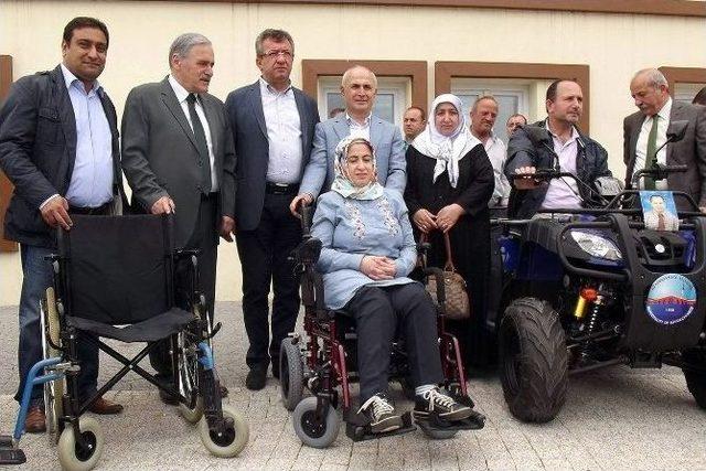 Başkan Akg&uuml;n&rsquo;den Engellilere Tekerlekli Sandalye 2