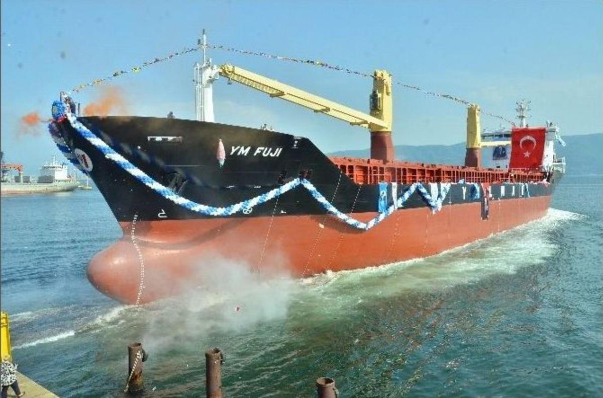 T&uuml;rk M&uuml;hendislerince Tamamlanan Dev Gemi Suya İndirildi