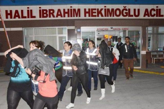 Konya'da Tarlada Vip Minibüste Fuhuşa 8 Gözaltı