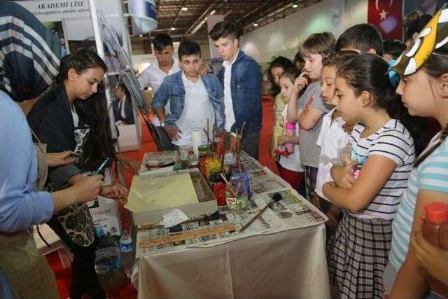 Ko-mek Ve Gen&ccedil;lik Hizmetleri Kitap Fuarı&rsquo;nda 2