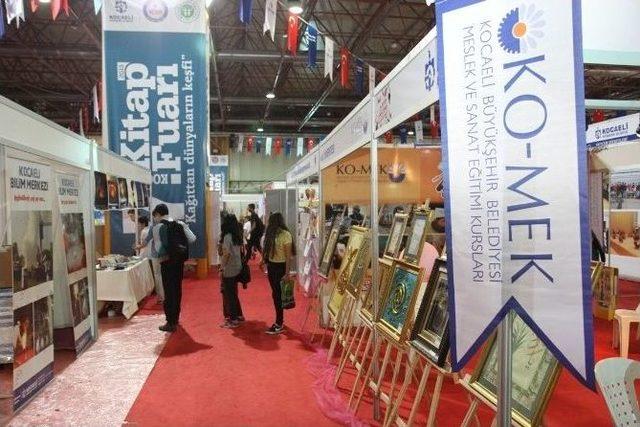 Ko-mek Ve Gen&ccedil;lik Hizmetleri Kitap Fuarı&rsquo;nda 3
