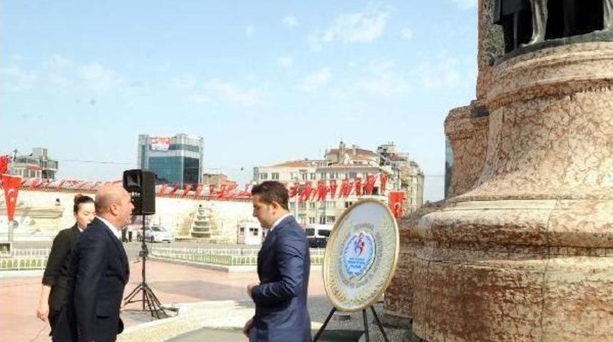 Taksim'de 19 Mayıs T&ouml;reni