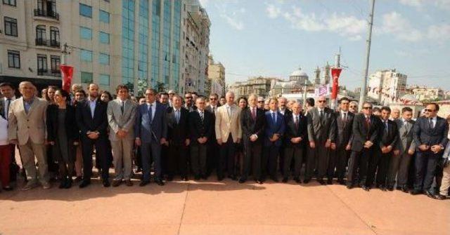 Taksim'de 19 Mayıs Töreni