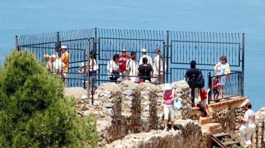 Rus Turist Tarihe Harcamayı Kıstı