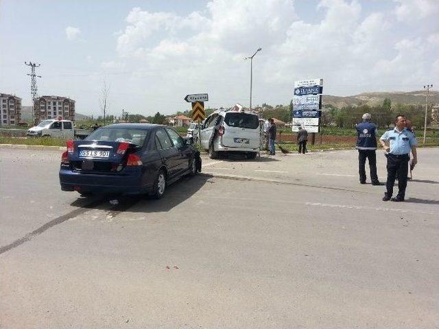 Gemerek&rsquo;te Trafik Kazası: 7 Yaralı 1