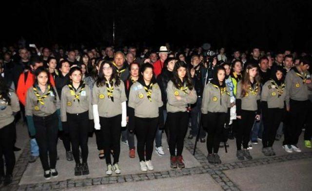 Liseliler, &Ccedil;anakkale de Şehit D&uuml;şen &Ouml;ğrencileri Andı 1