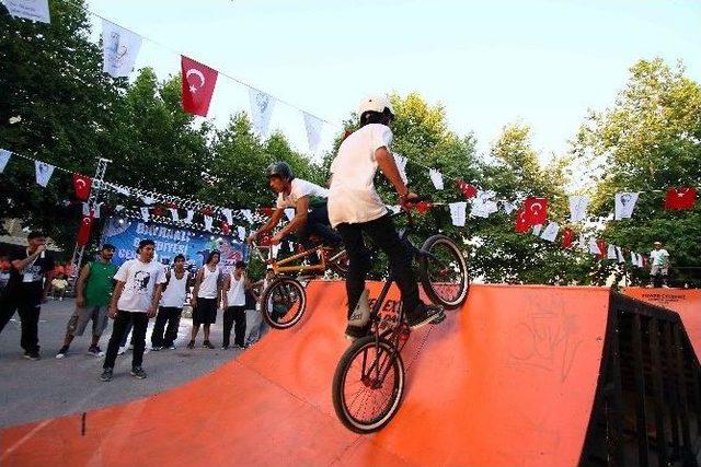 İzmir’de Gençlik Ve Spor Festivali Coşkusu