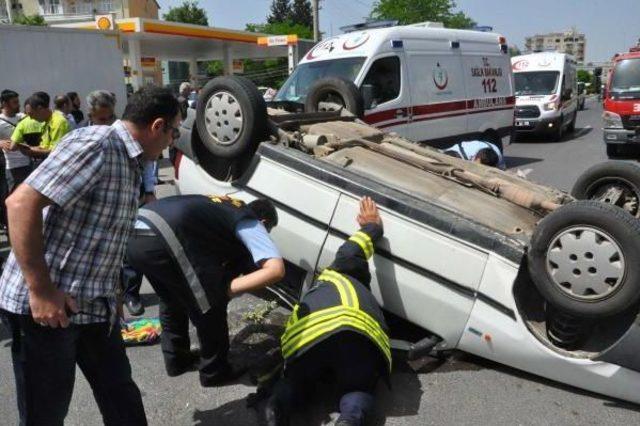 Adıyaman’Da Otomobil Ağaca Çarptı: 4 Yaralı