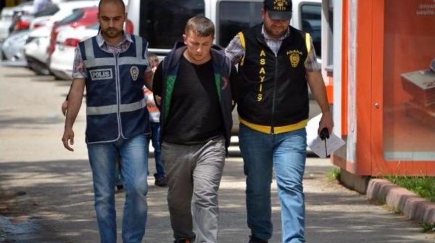 &Ccedil;aldığı &Ccedil;antadan Telefonu D&uuml;ş&uuml;rd&uuml;, Gizli B&ouml;lmedeki 200 Lirayı Da G&ouml;remedi