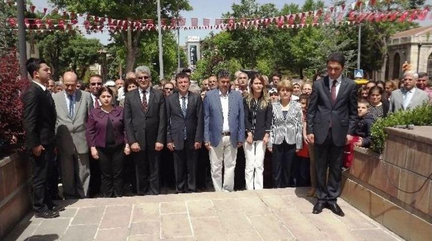 Chp&rsquo;den Atat&uuml;rk Anıtı&rsquo;na &Ccedil;elenk Sunumu