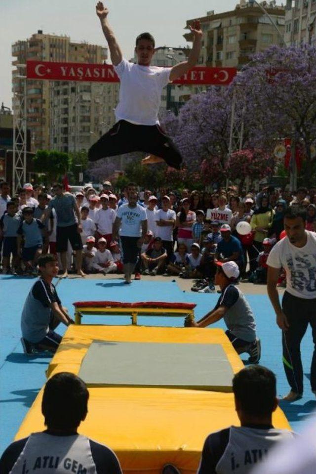 19 Mayıs, Adana'da Coşkuyla Kutlandı