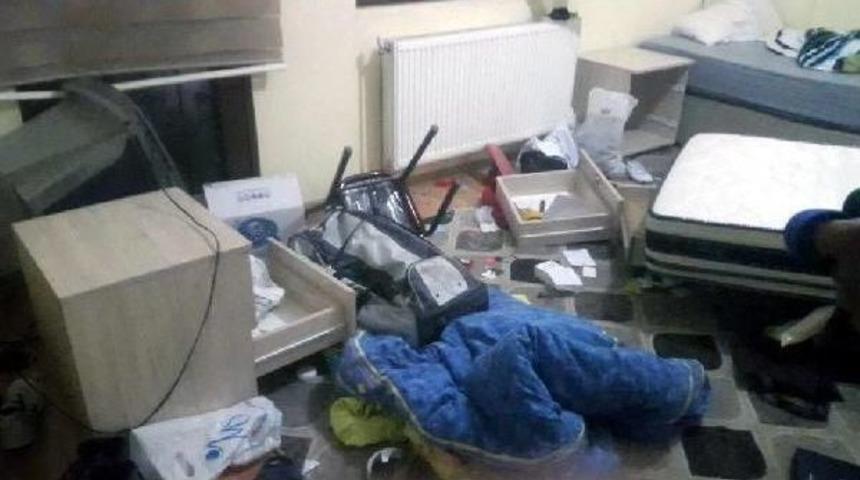 Taraftar, Yeni Diyarbakırspor Kul&uuml;p Binasını Tahrip Etti