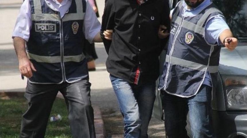 Evlerinde &Ccedil;ok Sayıda Silah Bulunan Zanlılar Tutuklandı