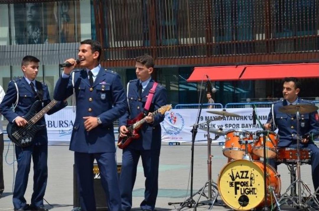 Askeri Caz Grubu Coşturdu