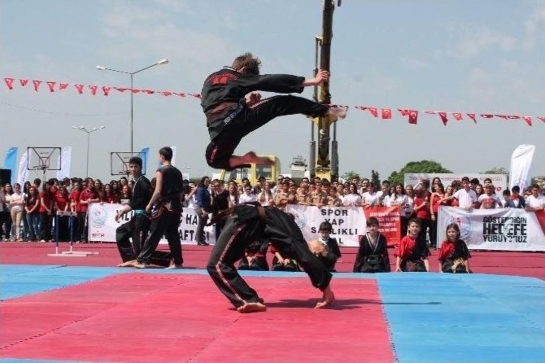 19 Mayıs Atat&uuml;rk&rsquo;&uuml; Anma, Gen&ccedil;lik Ve Spor Bayramı Tekirdağ&rsquo;da T&ouml;renle Kutlandı