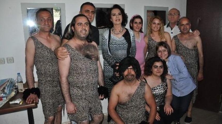 Mardin&rsquo;de &lsquo;m&uuml;hendisin Penceresinden Aşk&rsquo; Adlı Tiyatro Oyunu Sahnelendi