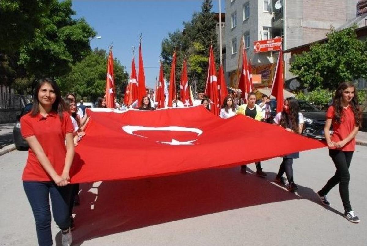 Gen&ccedil;lik Ve Spor Bayramı, Burdur&rsquo;da Coşkuyla Kutlandı