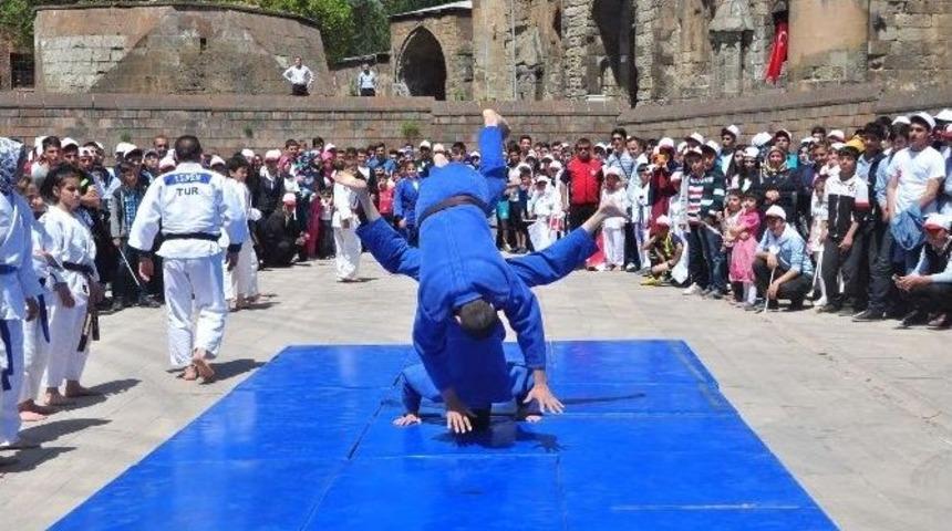 Bitlis&rsquo;te 19 Mayıs Coşkusu