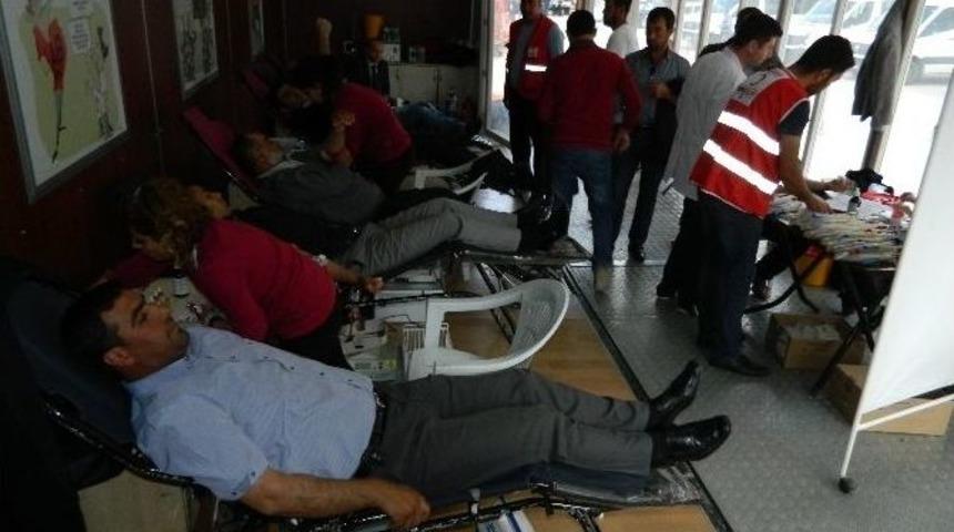 Kaymakamlık, Kızılay Ve Esnaf Kan Bağışında Birleşti