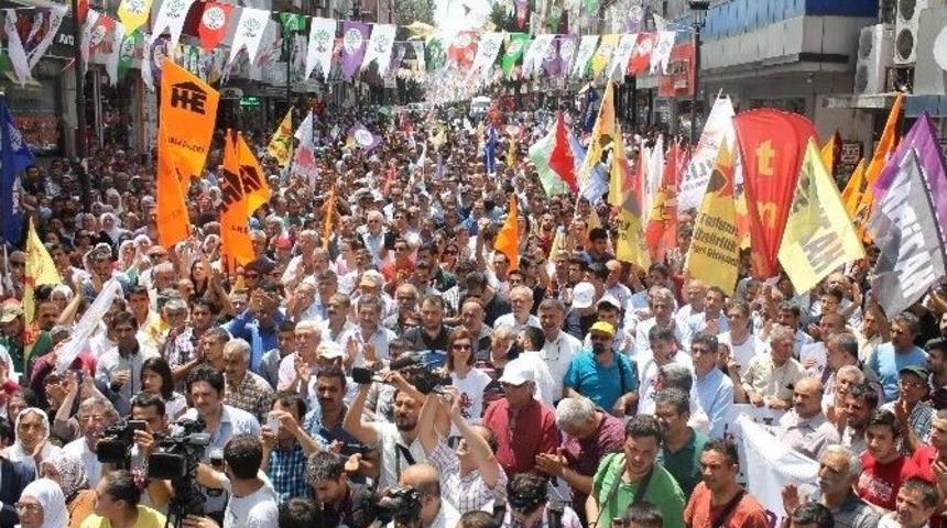 Hdp Binalarındaki Saldırılar Protesto Edildi
