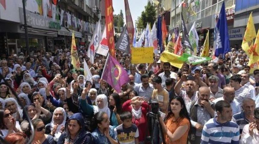 Hdp'ye Yapılan Bombalı Saldırılar Adana'da Protesto Edildi