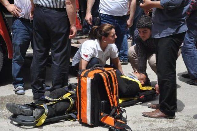 Osmaniye de Halk Otob&uuml;s&uuml; Otomobile &Ccedil;arptı: 6 Yaralı 2