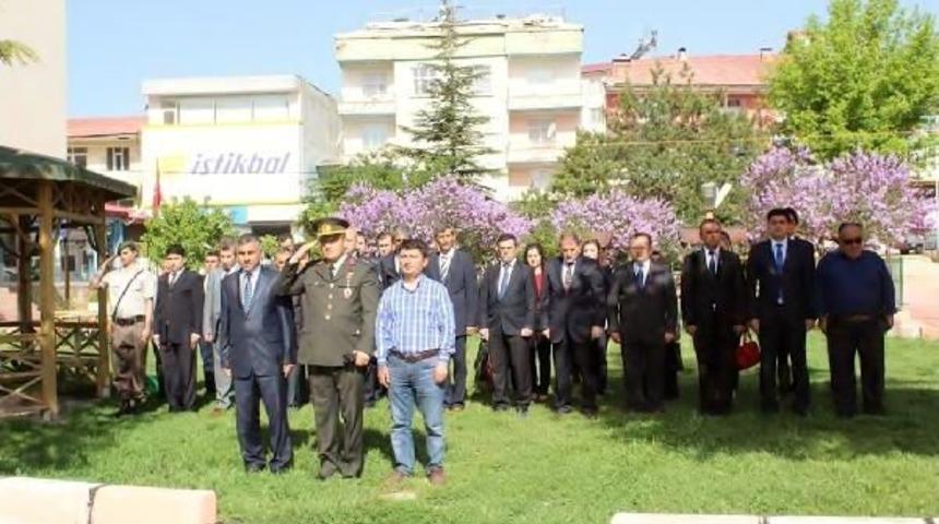 Belediye Başkanı, 19 Mayıs T&ouml;renine Spor Kıyafetle Katıldı