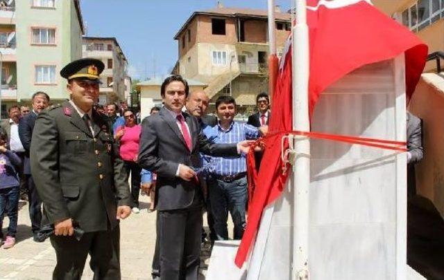 Belediye Başkanı, 19 Mayıs T&ouml;renine Spor Kıyafetle Katıldı 1