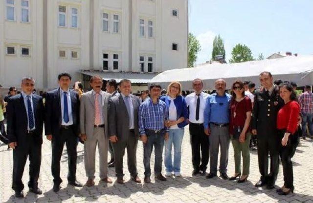 Belediye Başkanı, 19 Mayıs T&ouml;renine Spor Kıyafetle Katıldı 3