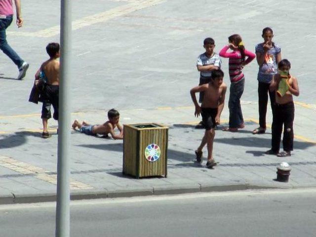 S&uuml;s Havuzuna Giren &Ccedil;ocuklar Polisi G&ouml;r&uuml;nce Ka&ccedil;tı 3
