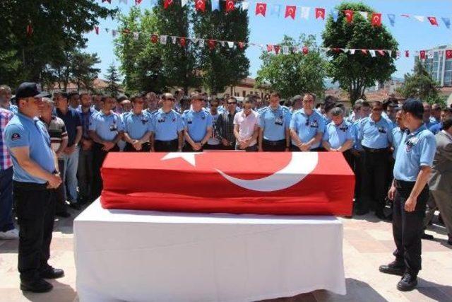 Kazada Ölen Infaz Koruma Memuru, Adliye Önündeki Törenin Ardından Toprağa Verildi 1