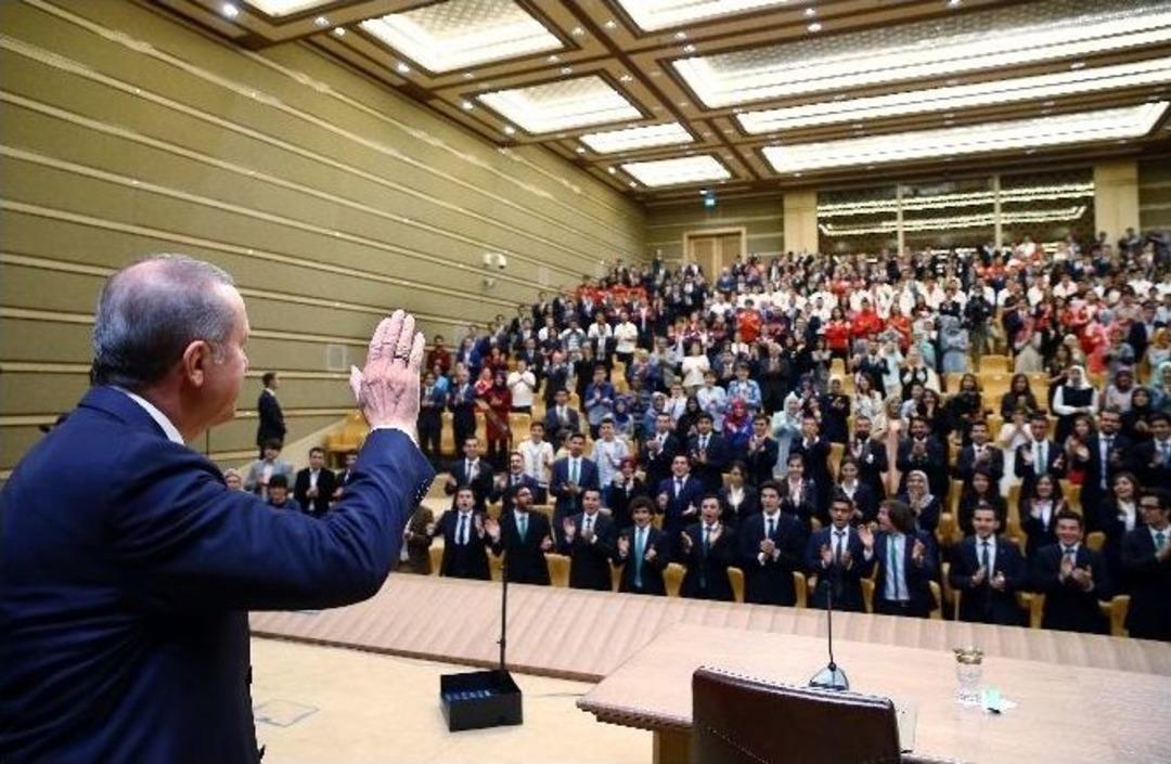 Gen&ccedil;ler Cumhurbaşkanlığı Sarayı&rsquo;nda