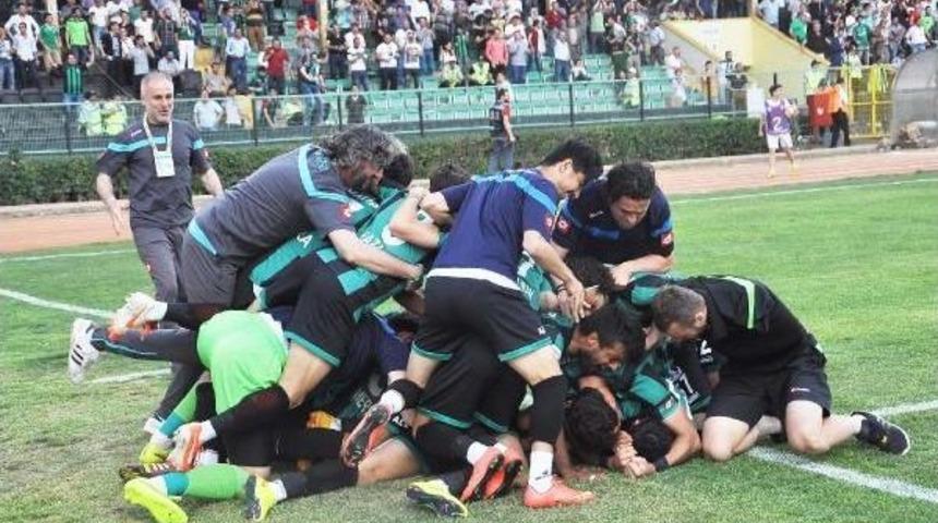 Sakaryaspor'da B&uuml;y&uuml;k Sevin&ccedil;