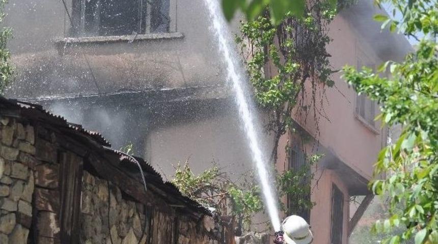 Bolu&rsquo;da Ahşap Evde &Ccedil;ıkan Yangın Korkuttu