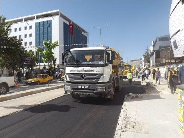 B&uuml;y&uuml;kşehir Belediyesi&rsquo;nden Yol Yapım &Ccedil;alışması 1