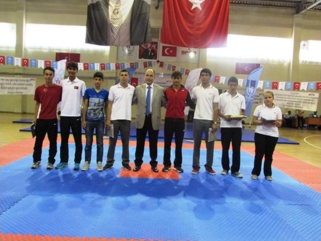 Ayvalıklı Gen&ccedil; Sporcular Spor Şov Yaptı
