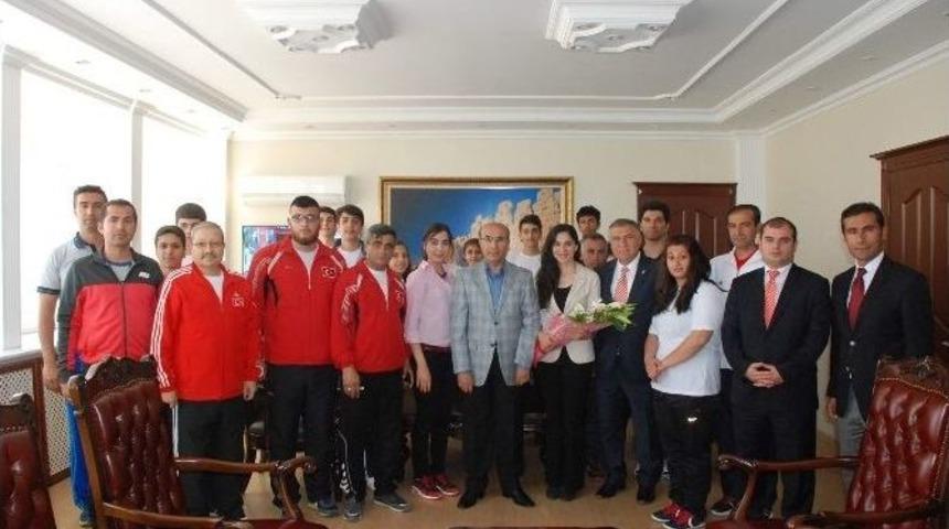 Gen&ccedil;lerden Vali Demirtaş&rsquo;a Ziyaret