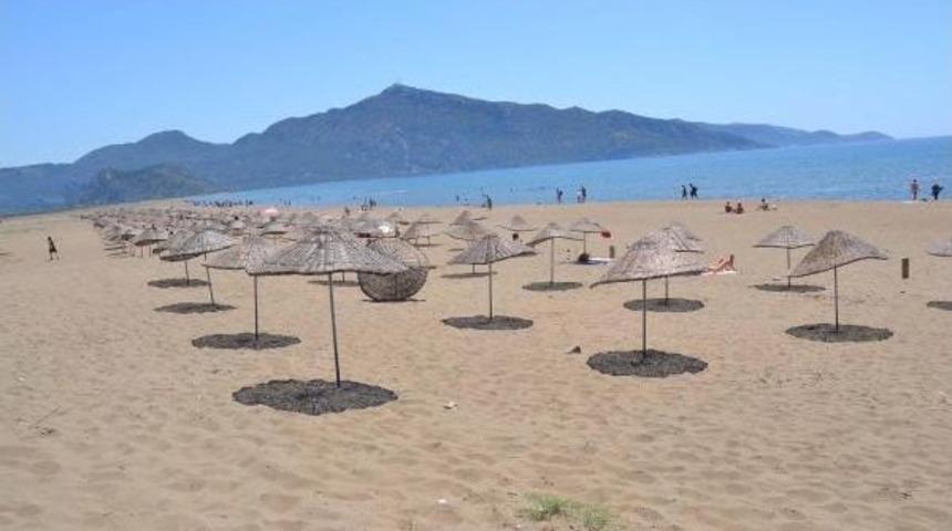 İztuzu Plajı'nda Şemsiyeler Konuldu