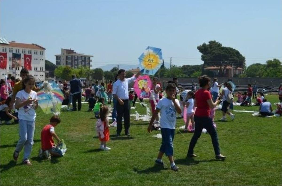 19 Mayıs&rsquo;ta Semayı U&ccedil;urtmalar Renklendirdi