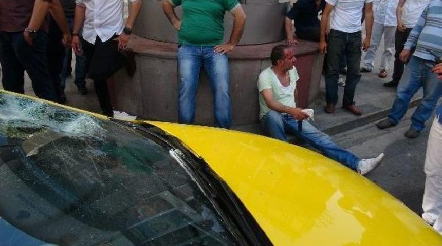 Fotoğraflar // Beyoğlu'nda Taksiciye Kıyasıya Dayak...