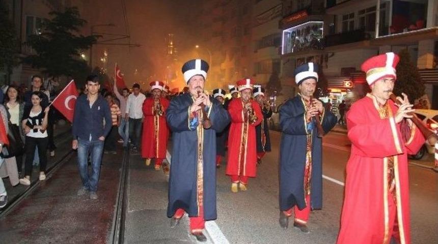 Bakan M&uuml;ezzinoğlu, Meşaleli Gen&ccedil;lik Y&uuml;r&uuml;y&uuml;ş&uuml;ne Katıldı