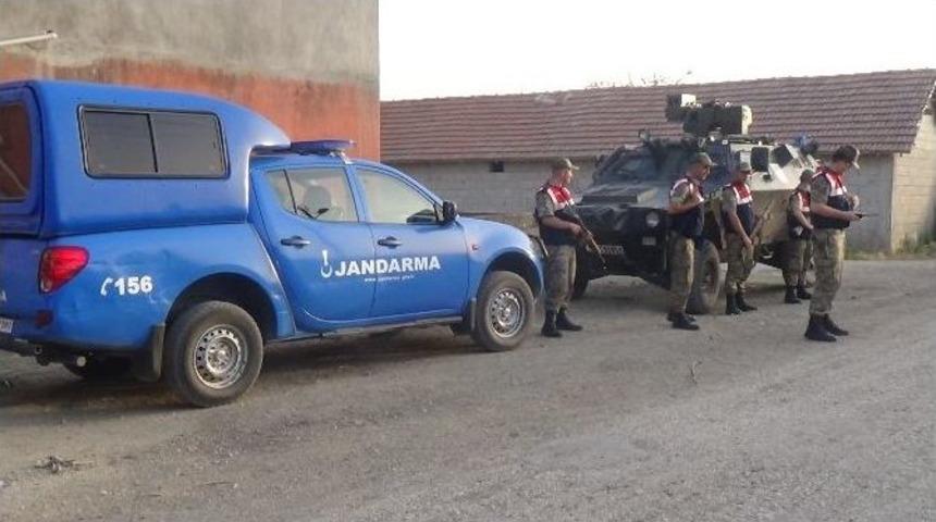 Hatay&rsquo;da İki Aile Arasında Bı&ccedil;aklı Kavga: 4 Yaralı