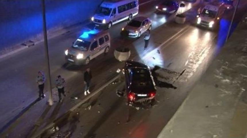 Altge&ccedil;ite U&ccedil;an Otomobilden Sağ &Ccedil;ıktı