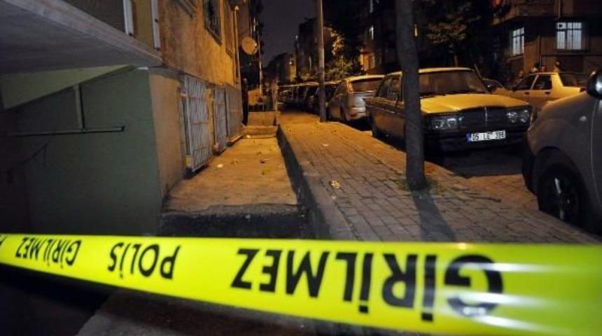 Miras Meselesi Y&uuml;z&uuml;nden Tartıştığı Annesi Ile Iki Kardeşini Sokak Ortasında Vurdu