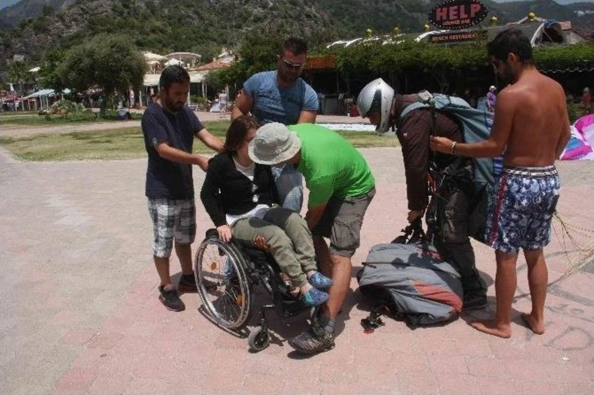 Engelli Bayan Yama&ccedil; Paraş&uuml;t&uuml;yle U&ccedil;tu